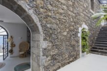 White Exclusive Suites & Villas Eingang