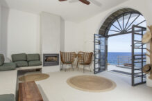 White Exclusive Suites & Villas Lobby